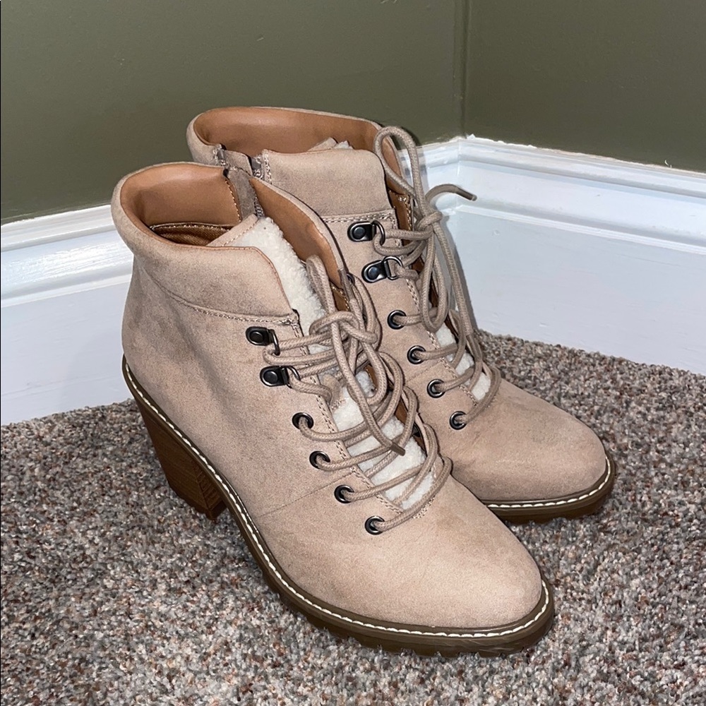 Universal Thread Tan Lace-Up Boots